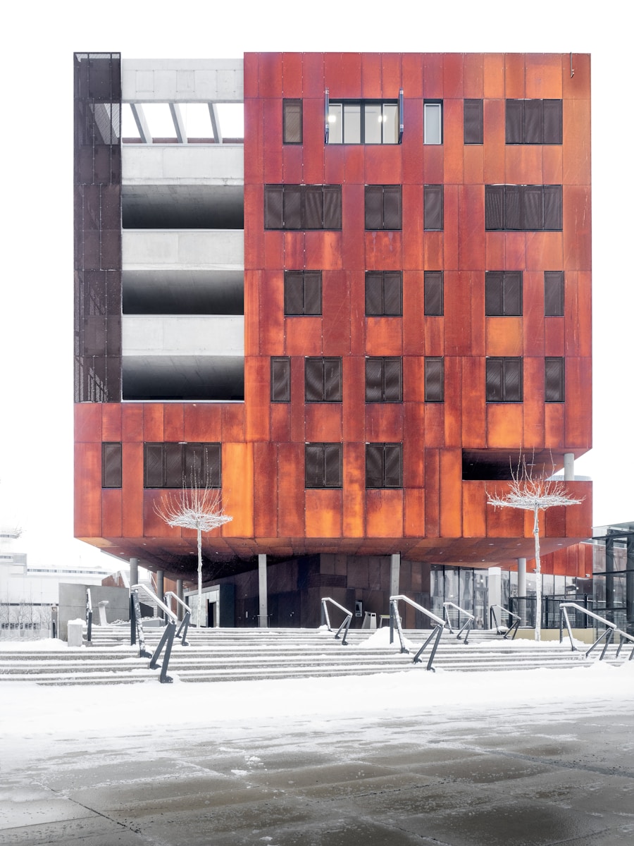 Photo "How does the orientation of the building affect its thermal performance?"